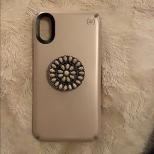 iPhone XR case with pop socket